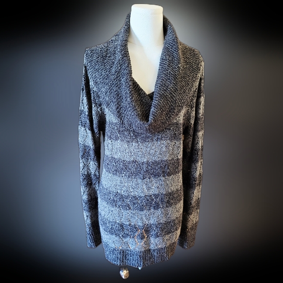 Carolyn Taylor Black and Gray Knit Tunic - Picture 1 of 6